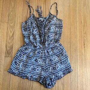 XXS American Eagle Outfitters grey patterned romper